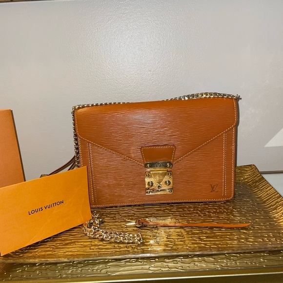 Louis Vuitton Dragonne EPI - Picture 2 of 11